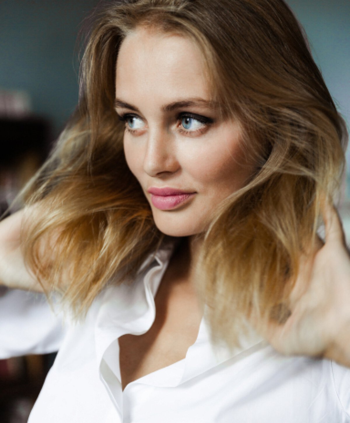 Los Angeles Jeuveau model with blonde hair